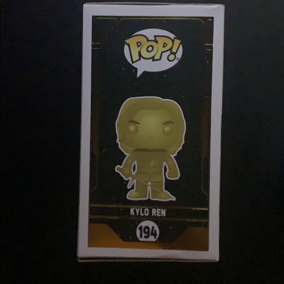 Golden Kylo Ren STARWARS FUNKO POP! - Picture 3 of 3